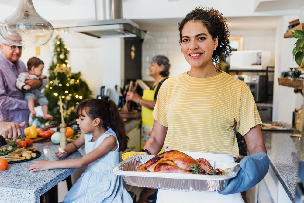 LatinFamilyAndWomanCookingForChristmasDinnerAtHome - ASAP Cincinnati